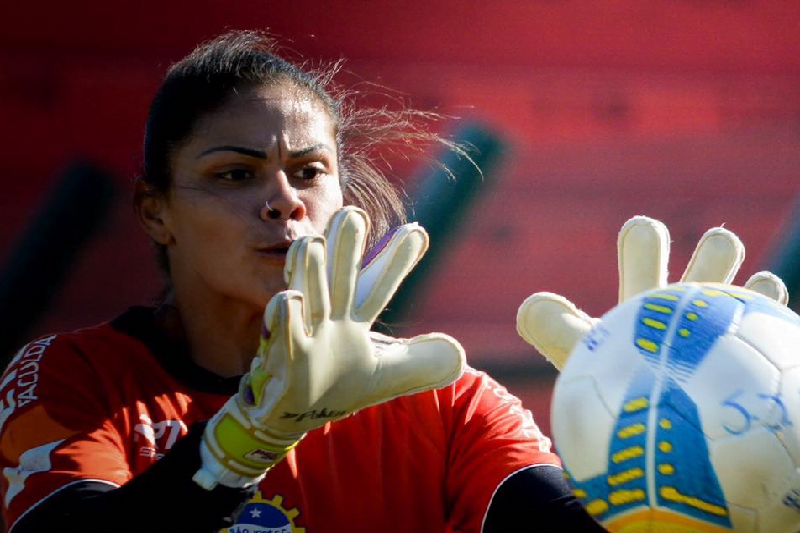 Goleira fala sobre empoderamento feminino na Secretaria da Mulher
