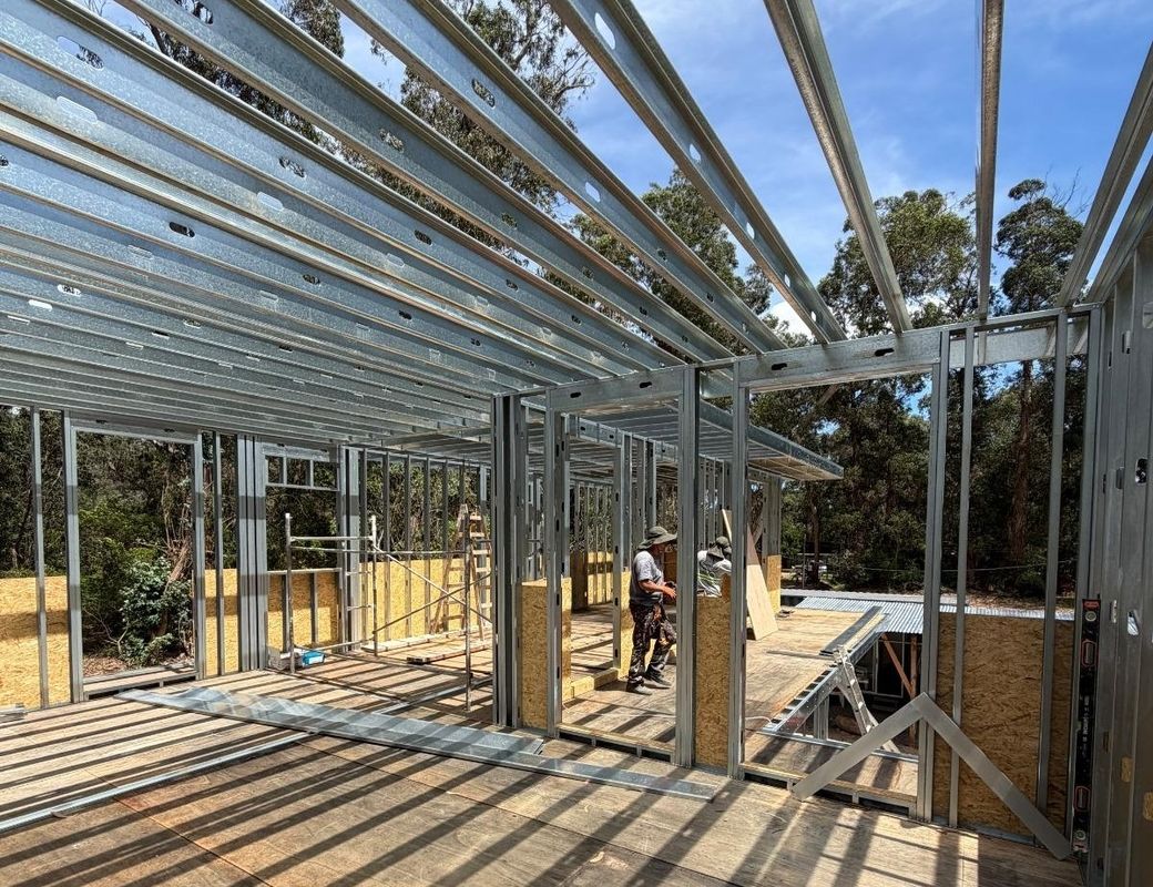 Reconstrução de casas após desastres naturais