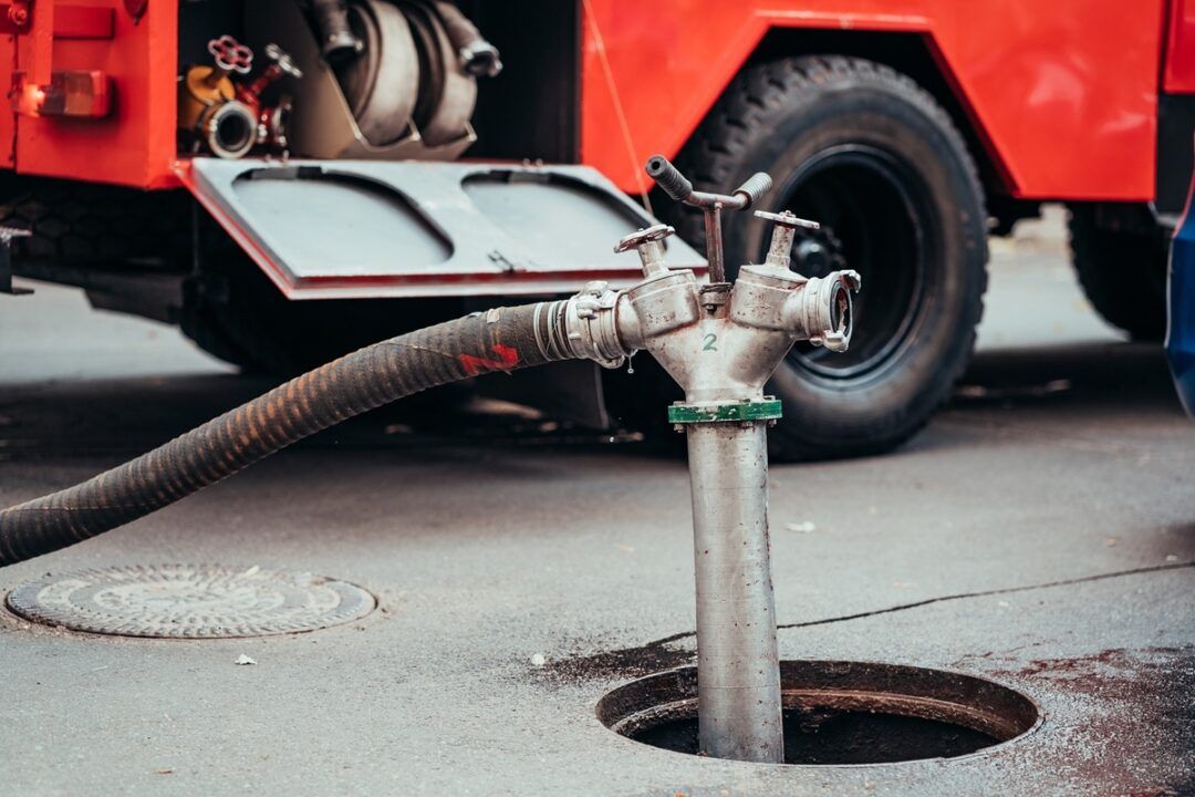 Mangueiras de sucção para fossa apoiam saneamento urbano