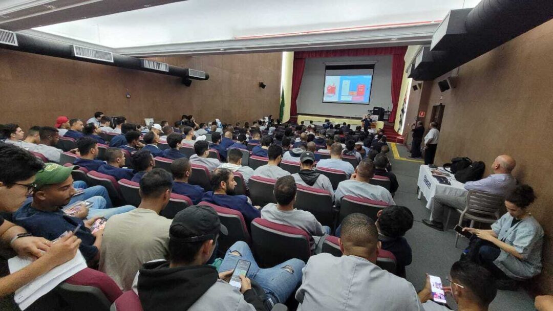 Empresa capacita mais de 20 mil profissionais na área de elétrica em 2025