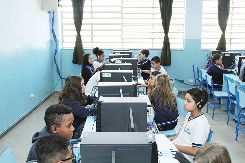 Uso computador na sala de aula