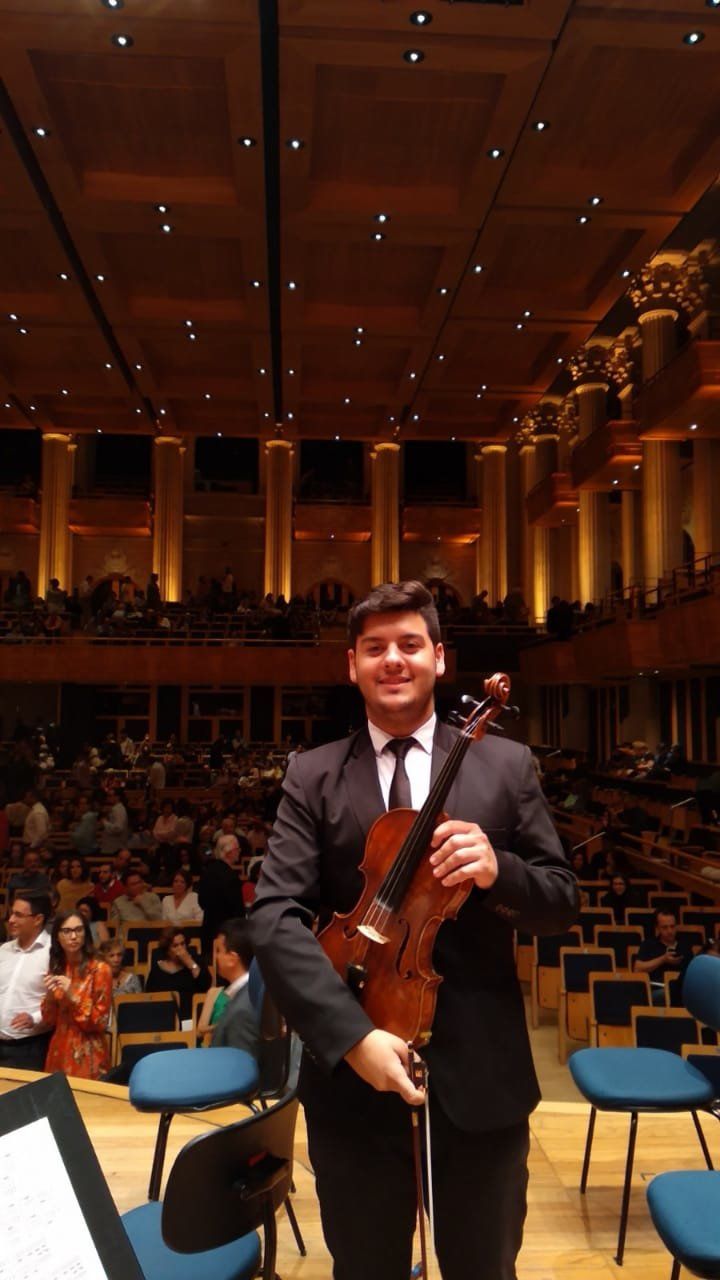 Jovem de Barueri conquista o mundo por meio da música