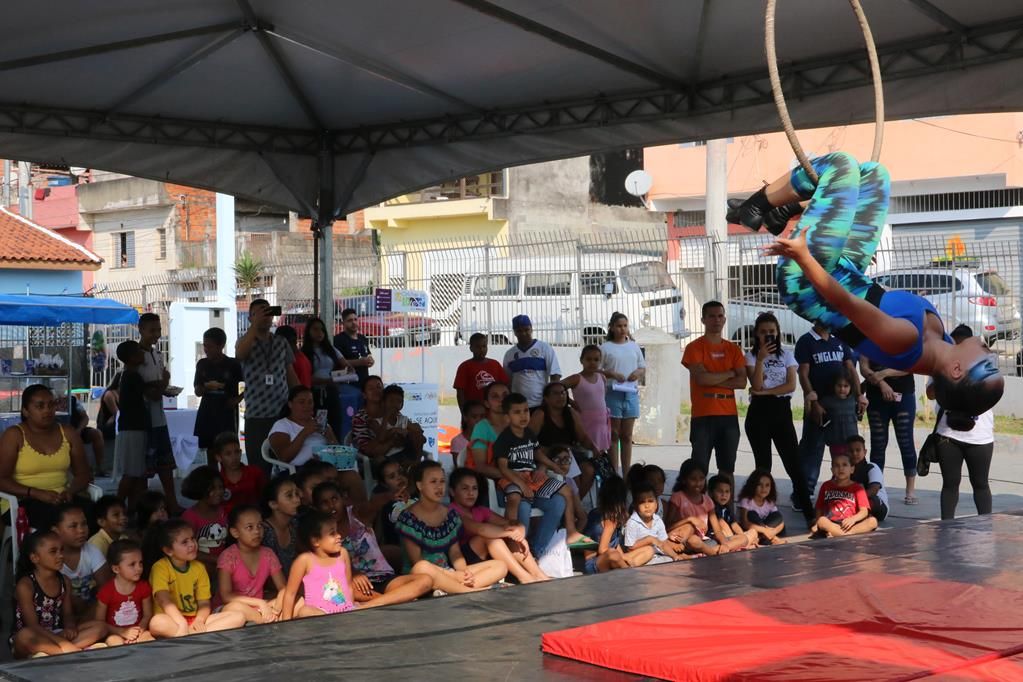 caminhao-da-cultura-leva-arte-e-brincadeiras-ao-jardim-dos-altos-0