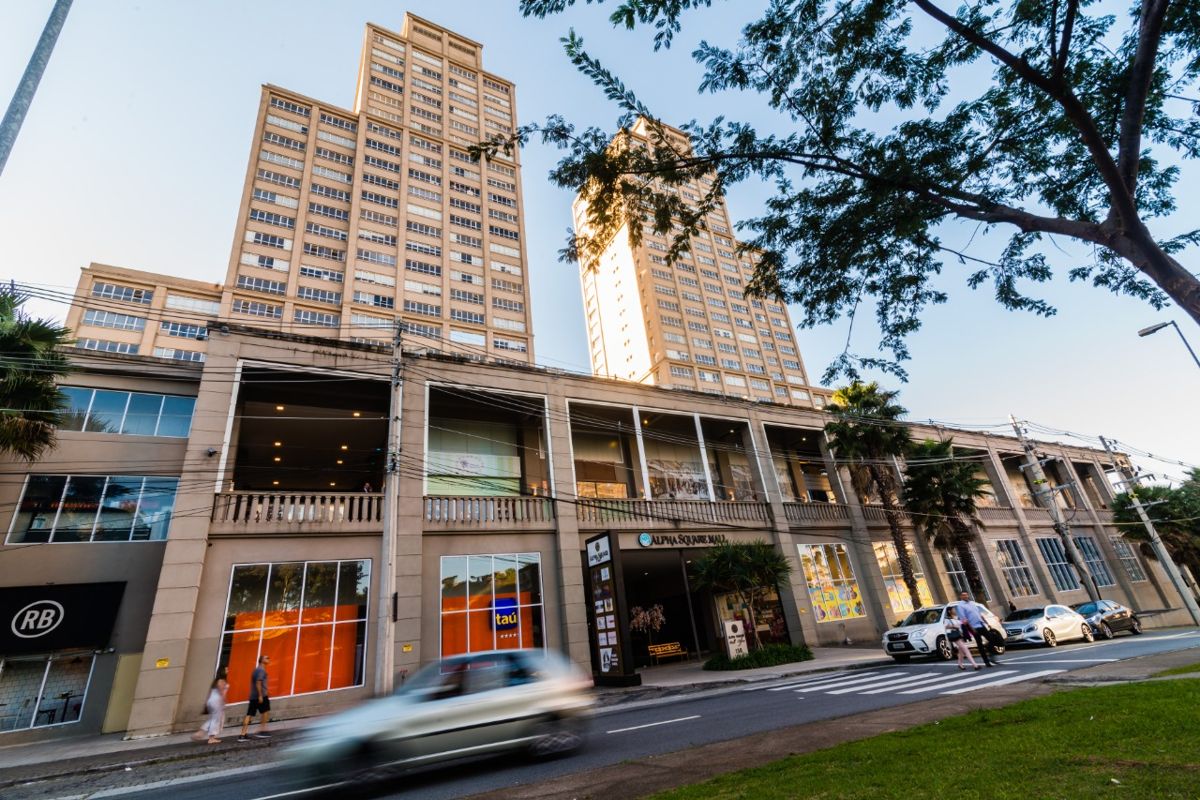 Shopping de Alphaville arrecada roupas para mães de comunidades carentes