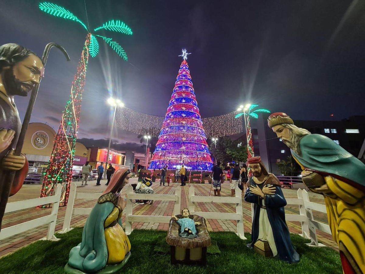 Barueri inaugura decoração de Natal no Boulevard Central