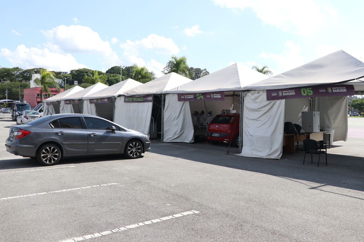 Tenda de Covid no Ginásio