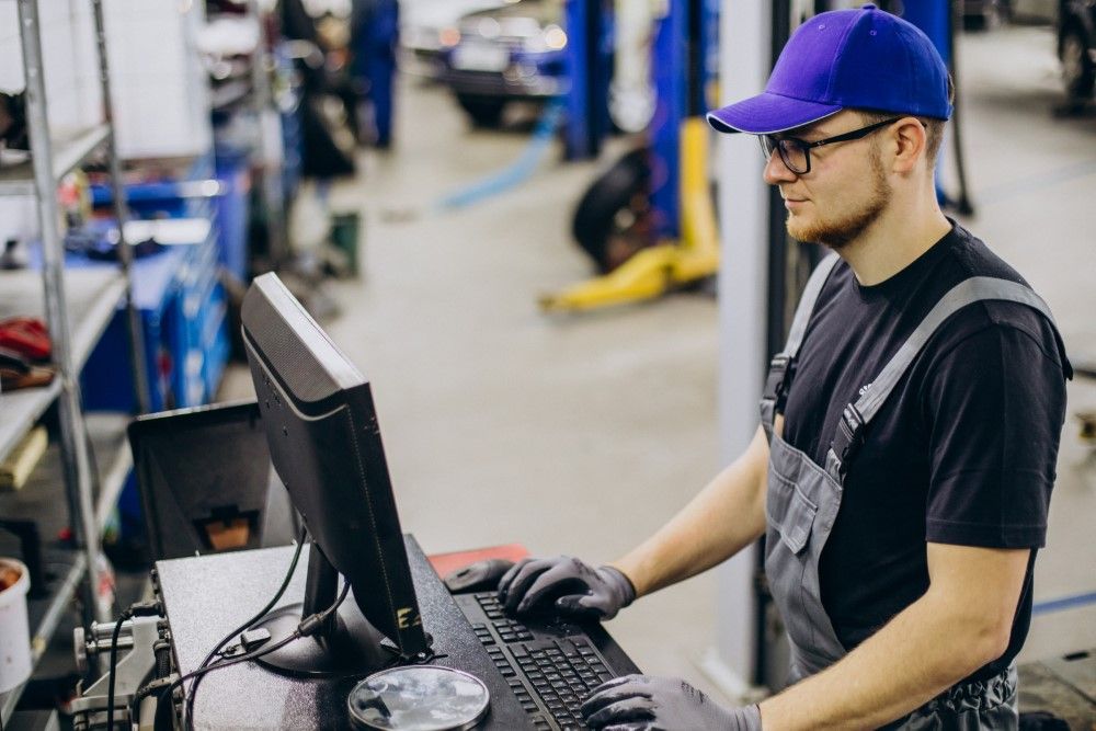 Car mechanist making car service