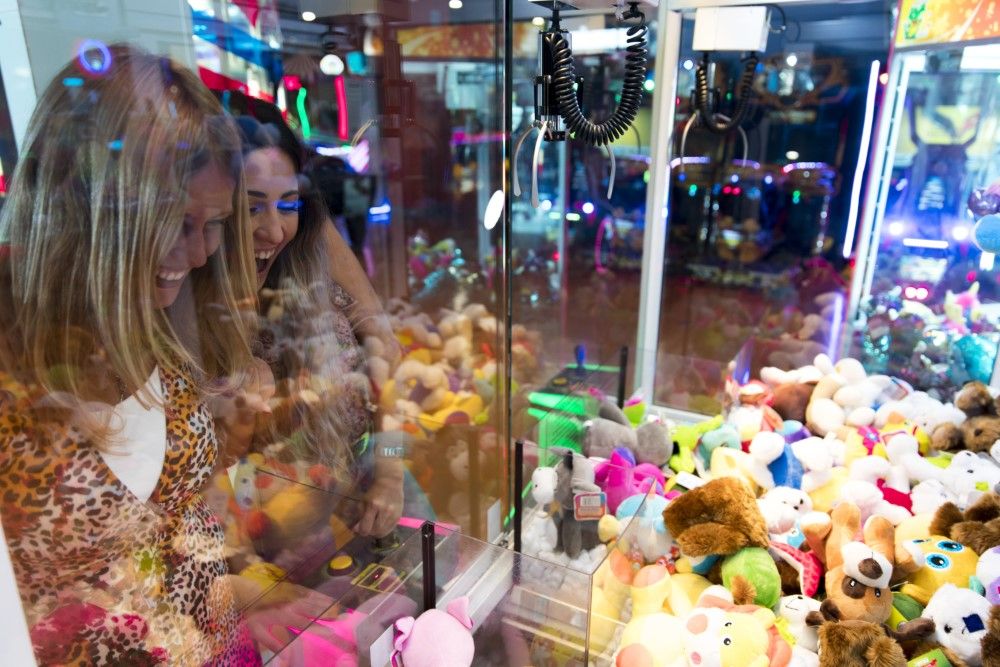 happy-women-playing-arcade-machine