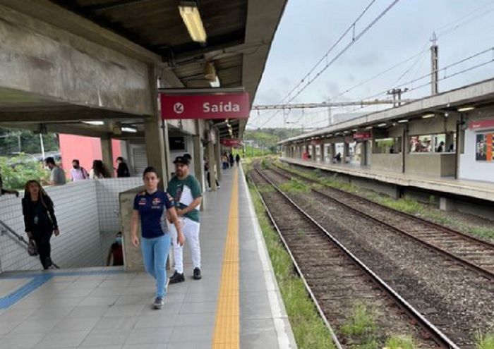 trens estação barueri plataforma 3