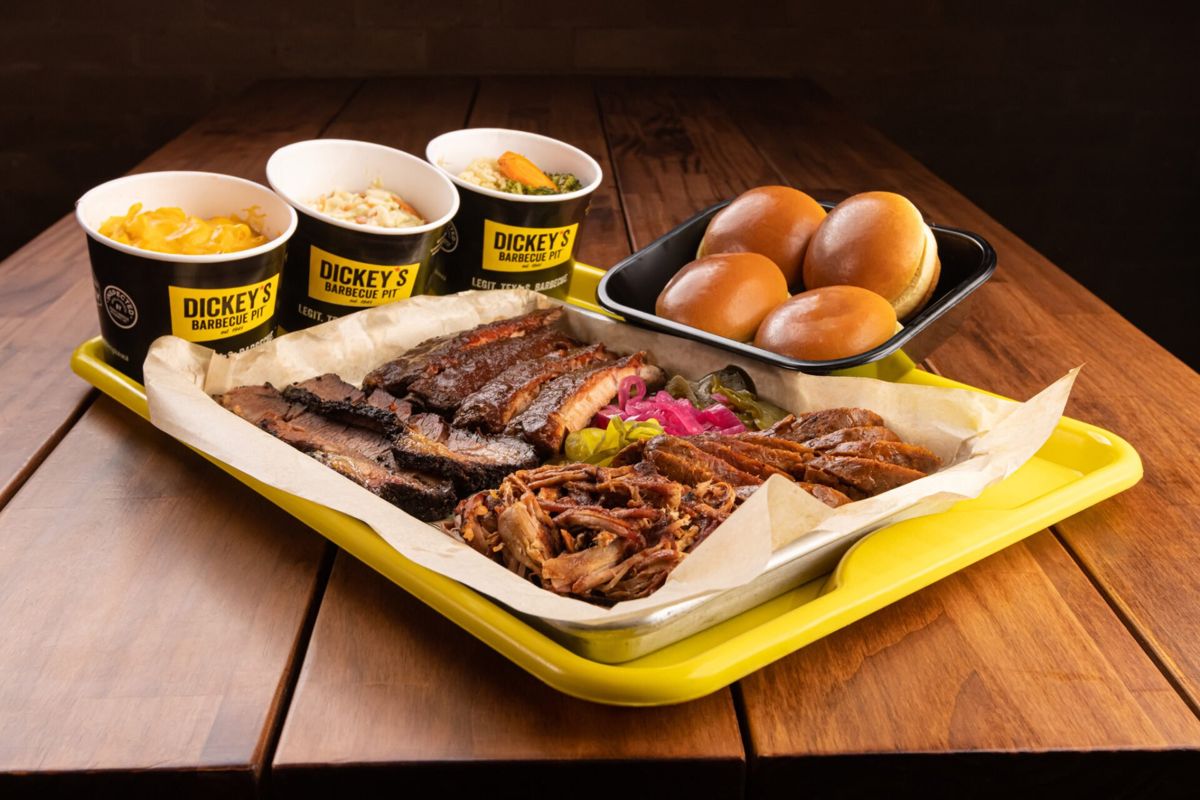Dickeys-Barbecue-Pit-Divulgac-807a-771o
