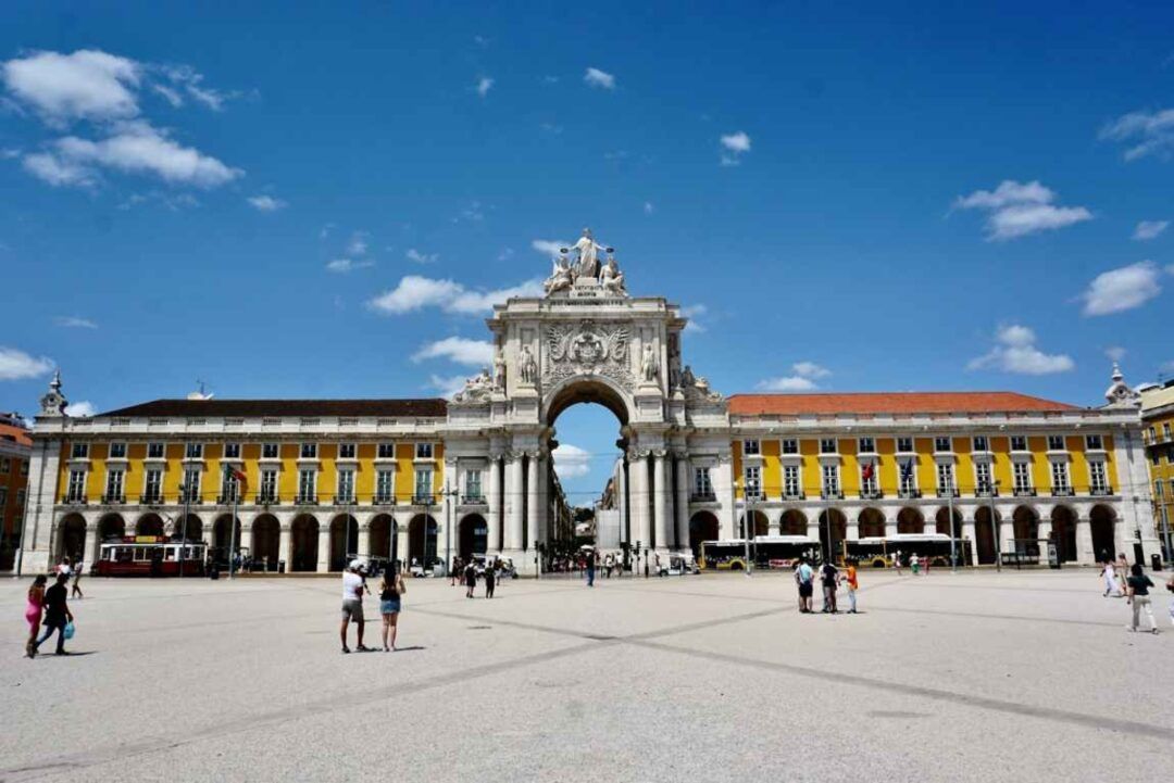 Brasileiros lideram compra de imóveis de luxo em Portugal