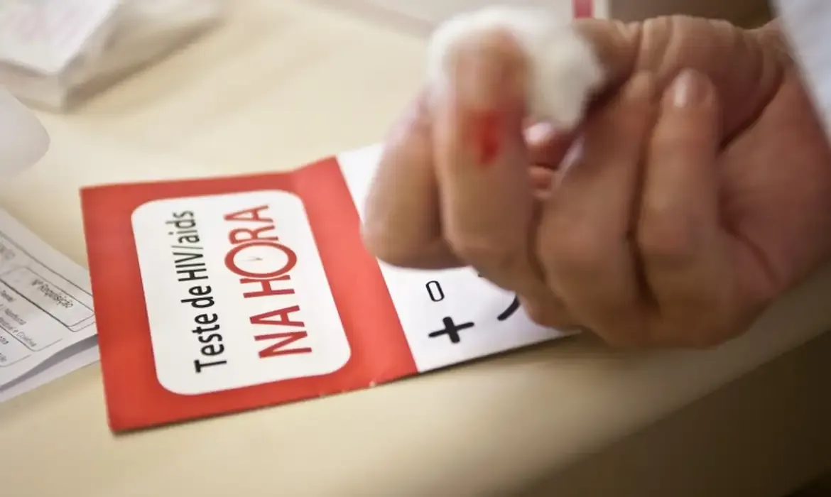 Dezembro Vermelho: Secretaria da Mulher de Barueri fará testes rápidos de HIV e Sífilis