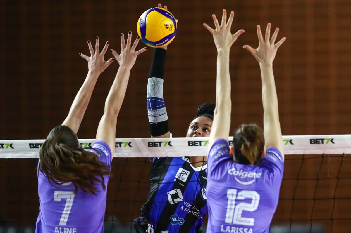 Pinheiros vence Barueri por 3 a 0 na Superliga, mas Chiquititas seguem na luta por uma vaga nos playoffs