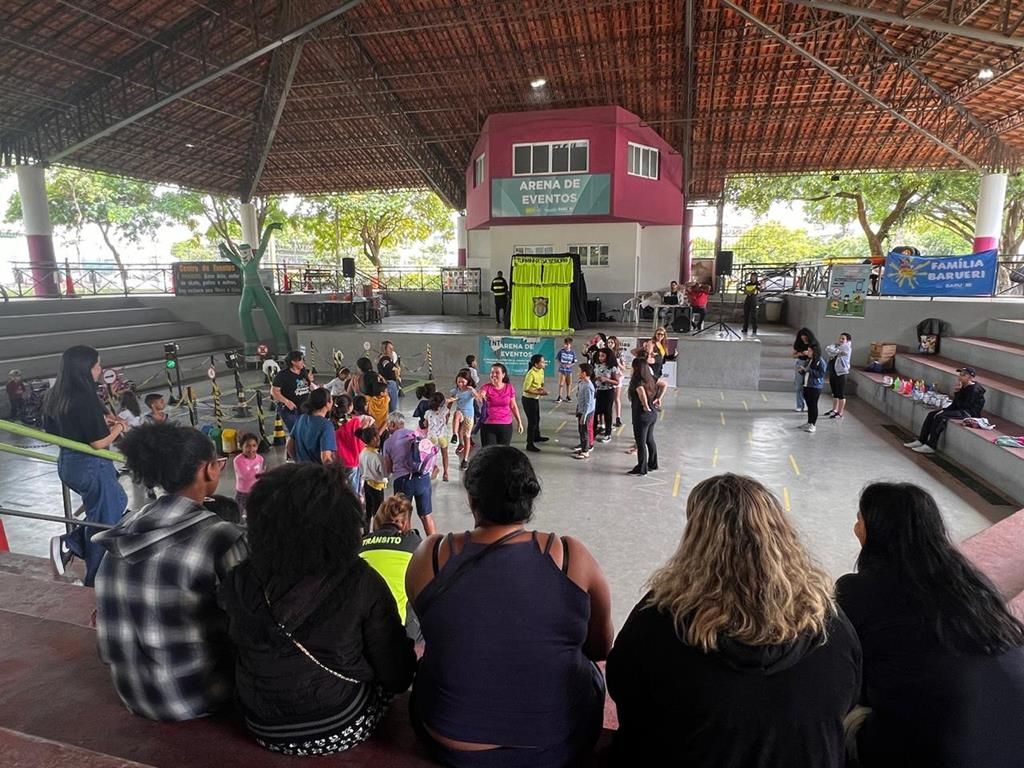 Secretaria da Família de Barueri promove evento com música e brincadeiras na Vila Porto