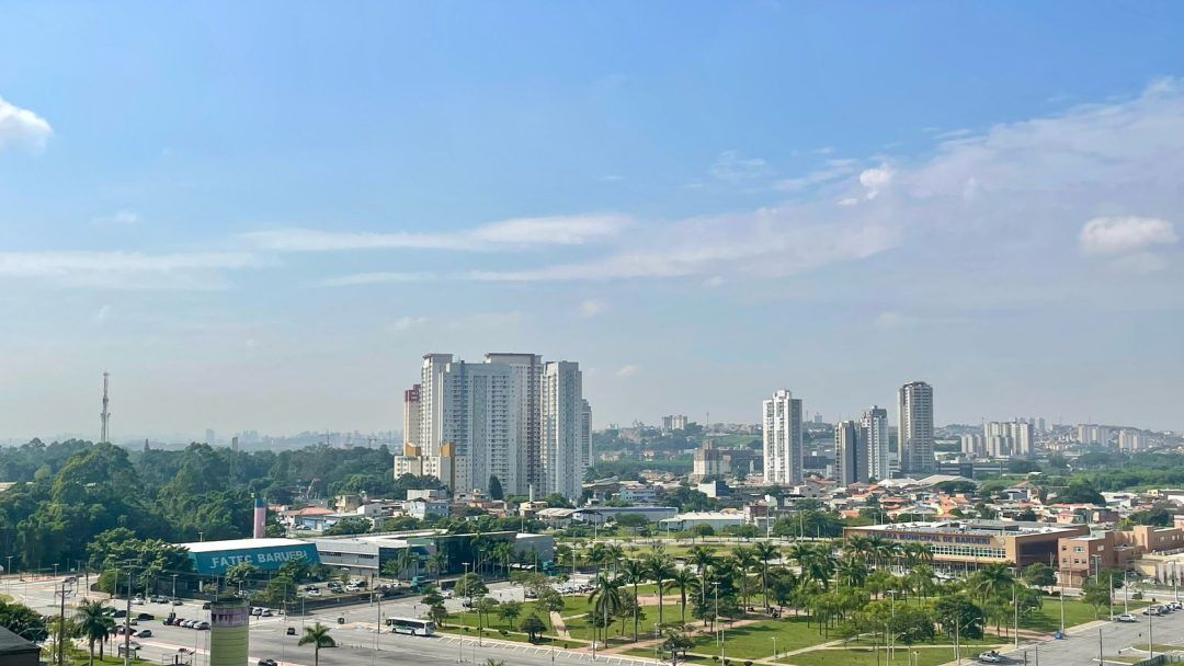 Abril começa com chuvas passageiras e temperaturas mais amenas