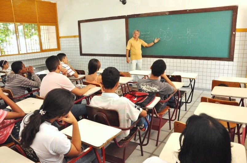 jovens estudo sala de aula ensino