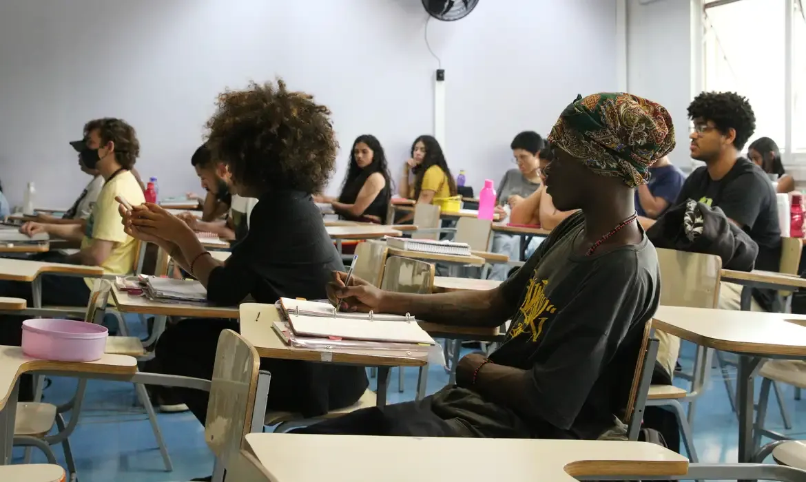 A primeira etapa será aplicada em 1º de novembro e terá 80 questões de múltipla escolha
