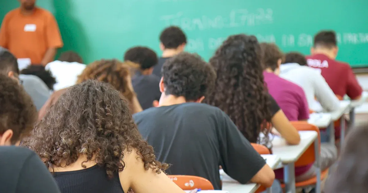 O documento reúne informações sobre os cursos de graduação oferecidos pela instituição