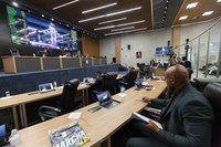 Plenário da Câmara Municipal de Barueri durante sessão legislativa em que foi aprovado o Programa Vizinhança Amiga do Idoso
