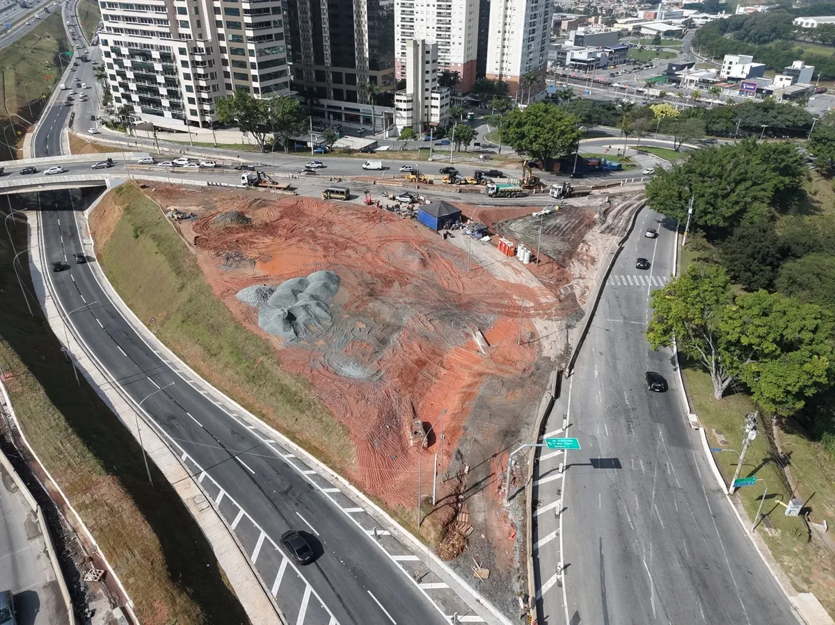 Obra no Trevo de Barueri altera acesso à avenida Anápolis até terça-feira (30)