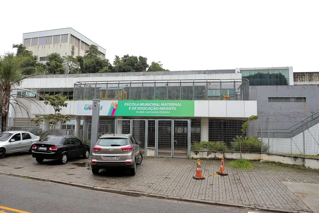 A intervenção integra o programa municipal de padronização das unidades educacionais