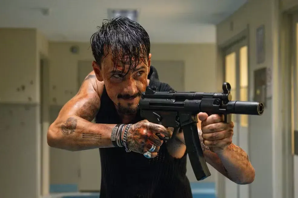 O brasileiro Rodrigo Santoro vive Damian Zaldívar