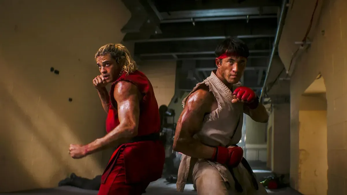Ambientada em 1993, a história traz Andrew Koji no papel de Ryu e Noah Centineo como Ken.