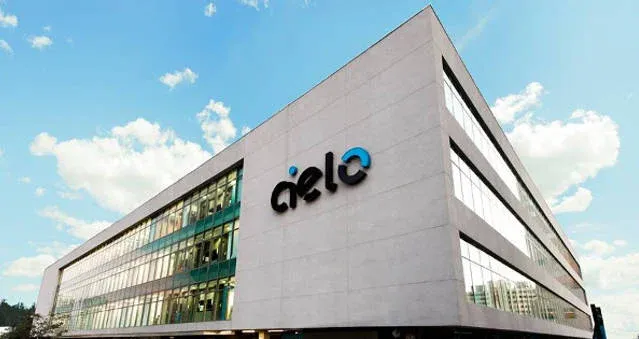O trabalho será híbrido, com presença na matriz até duas vezes por semana.