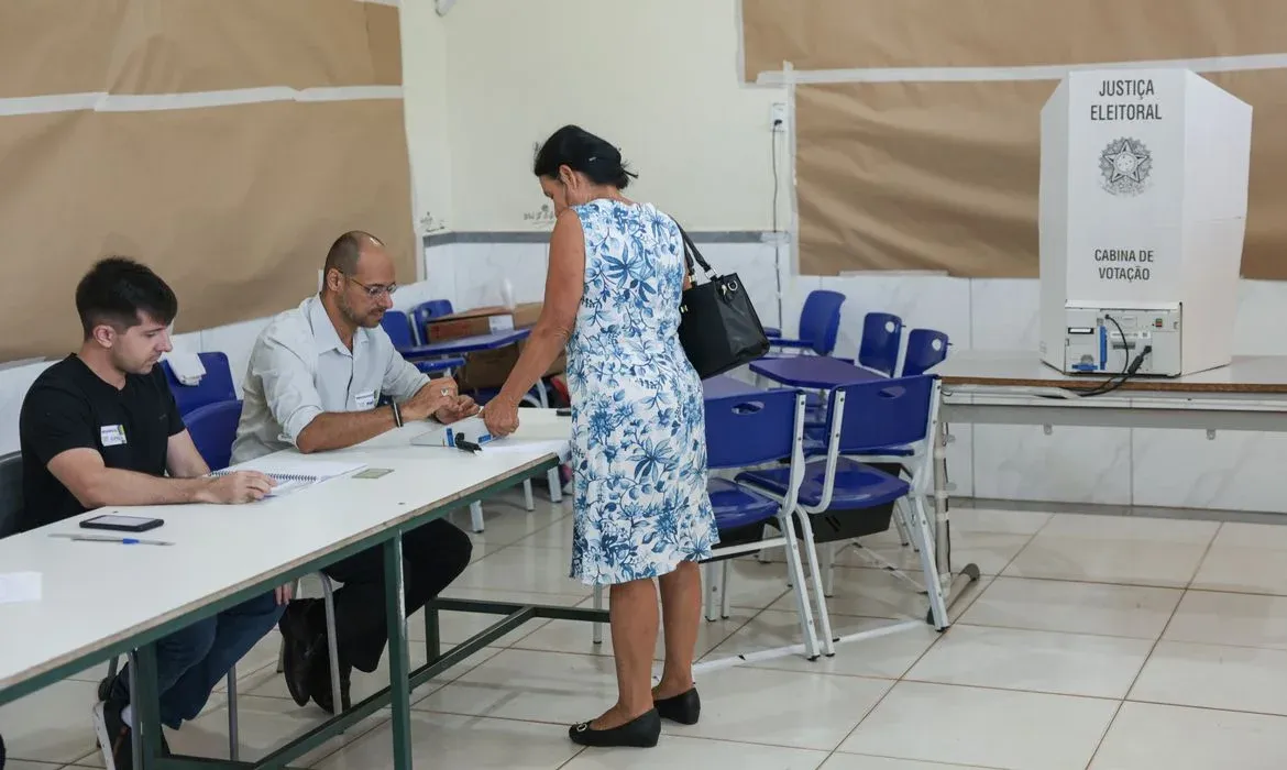 No intuito de que essa abstenção caia ainda mais no próximo domingo (25), o movimento apartidário promove a campanha Vovó Vota