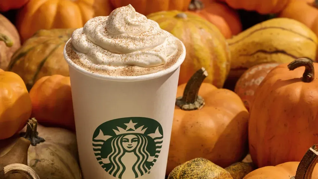 Linha retorna às lojas em 1º de setembro e terá duas opções com Pumpkin Spice Cold Foam, que estreia no país