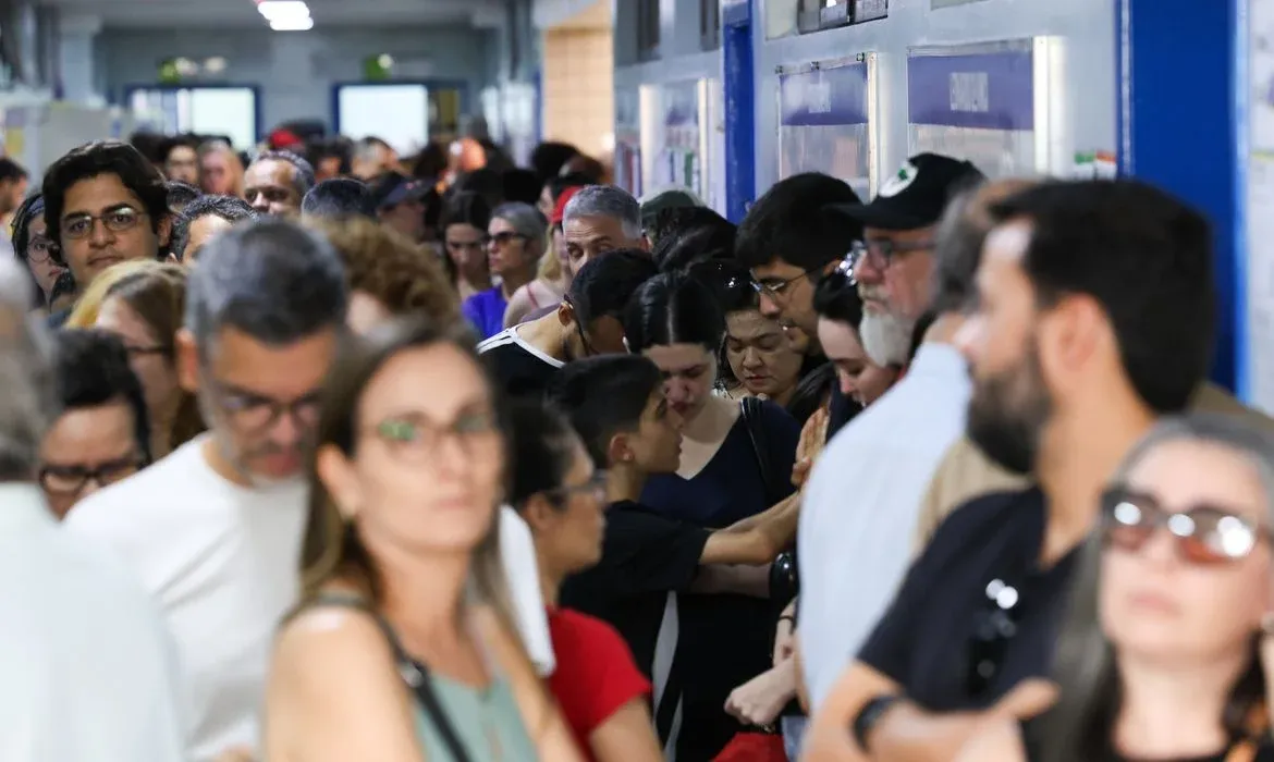 Itens como camisetas e adesivos poder ser usados no dia de votação