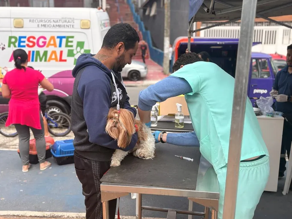 A iniciativa oferece cuidados à saúde dos animais dos moradores e encerra a programação de outubro do Saúde Animal.