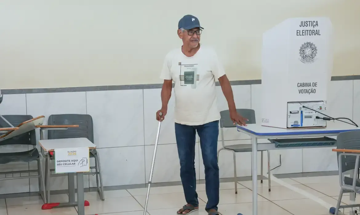 Eleitores com mais de 80 anos e acompanhantes têm prioridade absoluta