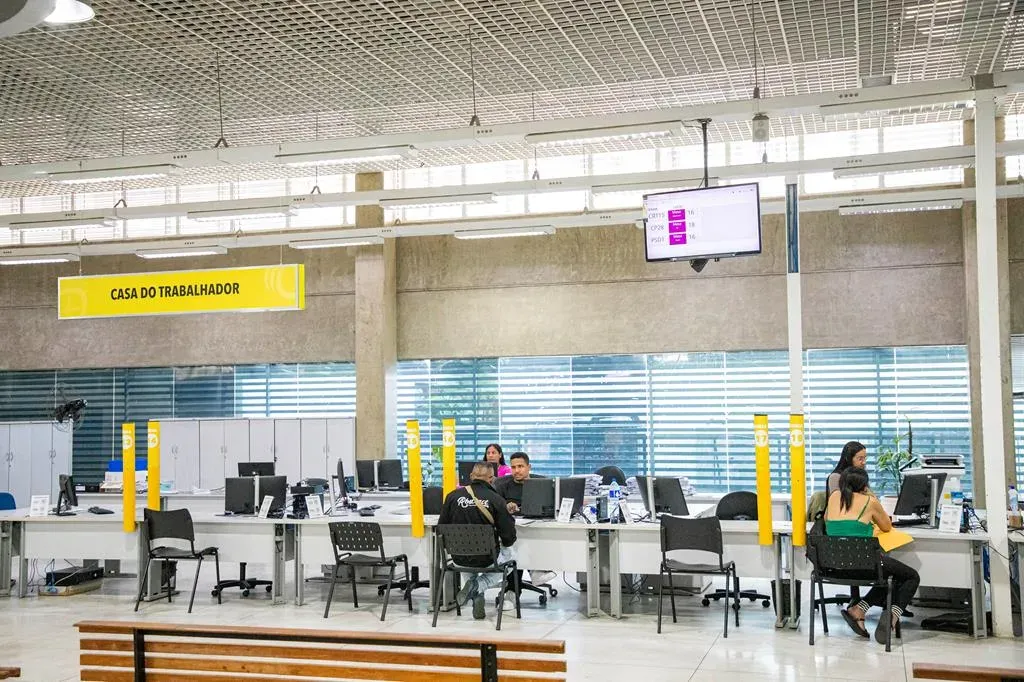 Quem precisar de orientação presencial pode procurar a Casa do Trabalhador