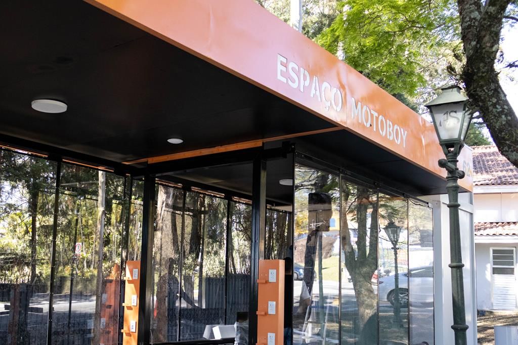 A estrutura pode ser usada durante as pausas, para refeições e para a organização das entregas