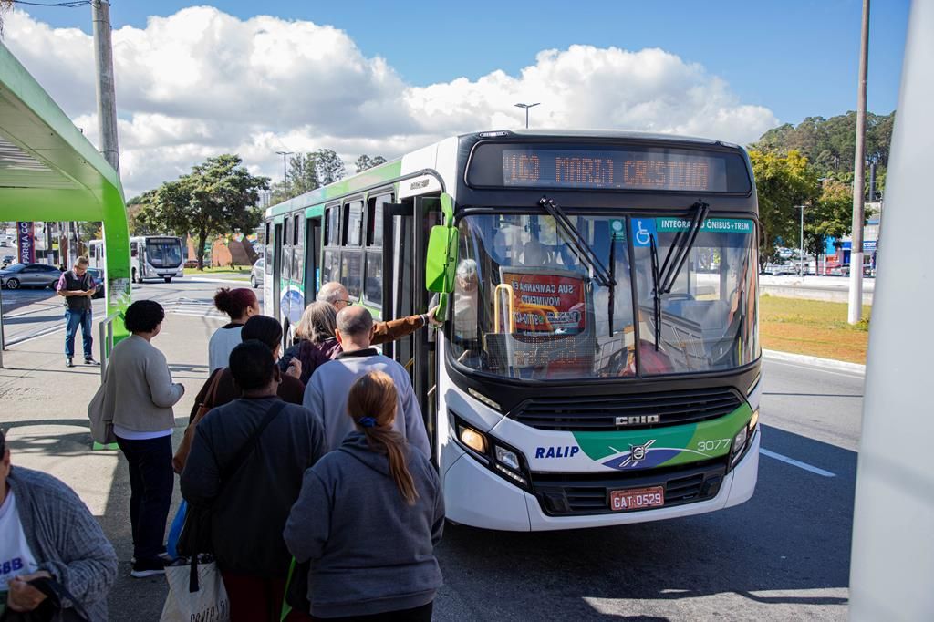 Linhas de ônibus mudam ponto de embarque no Trevo de Barueri