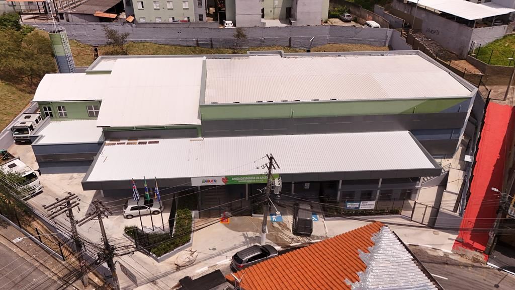 A obra integra o programa municipal de modernização das unidades de saúde.