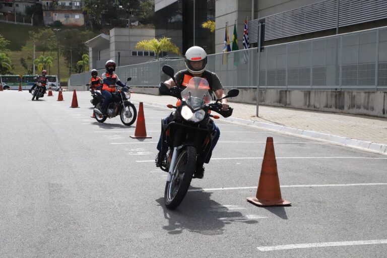 Curso de pilotagem de motos tem mais duas edições neste ano